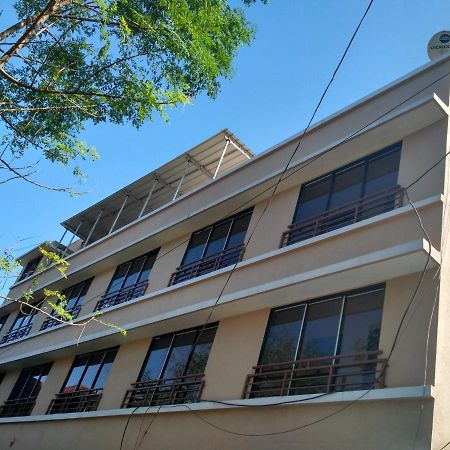 Hotel Rajendra Chinchani Экстерьер фото